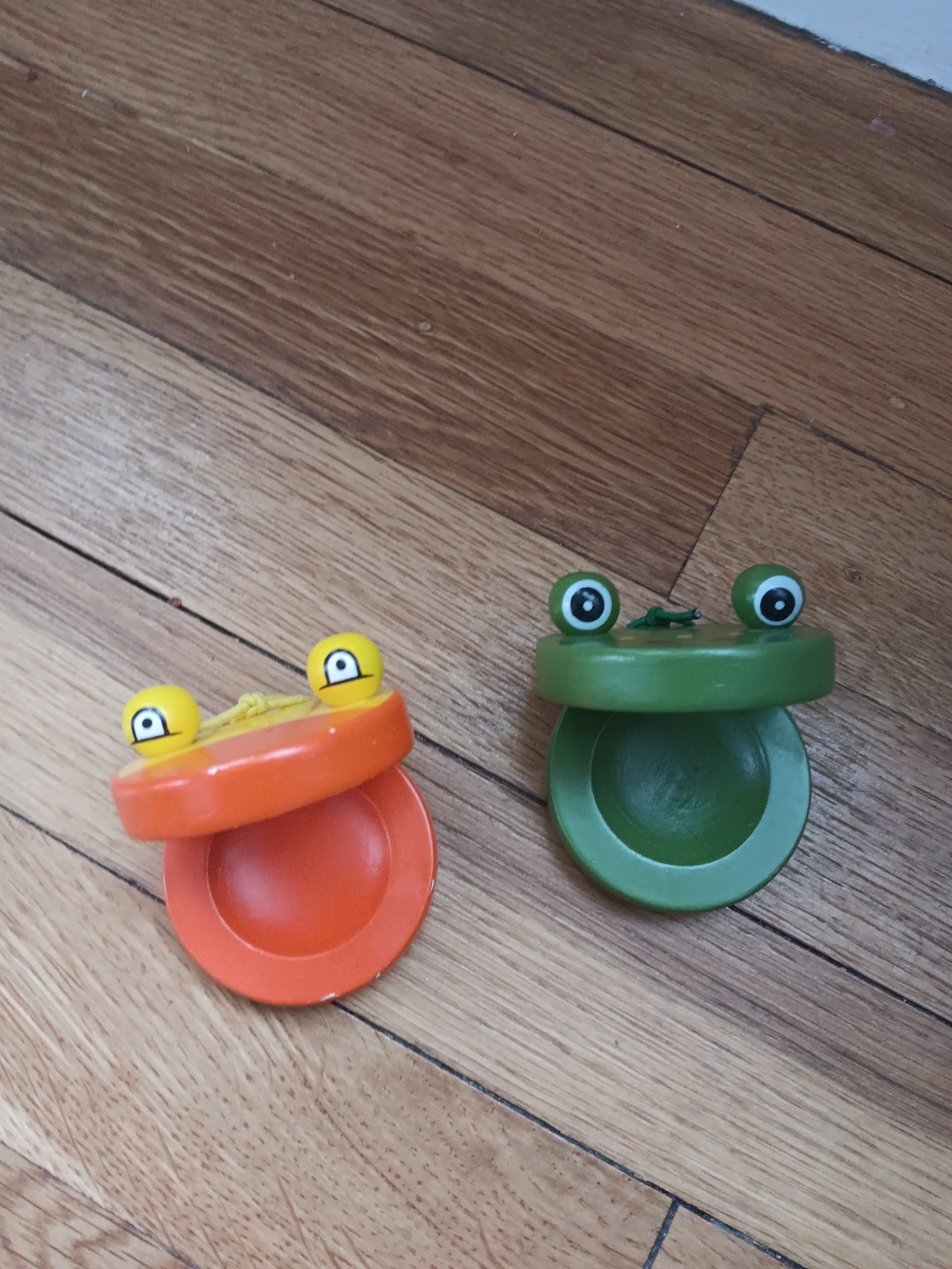 Green and Orange Frog Castanets